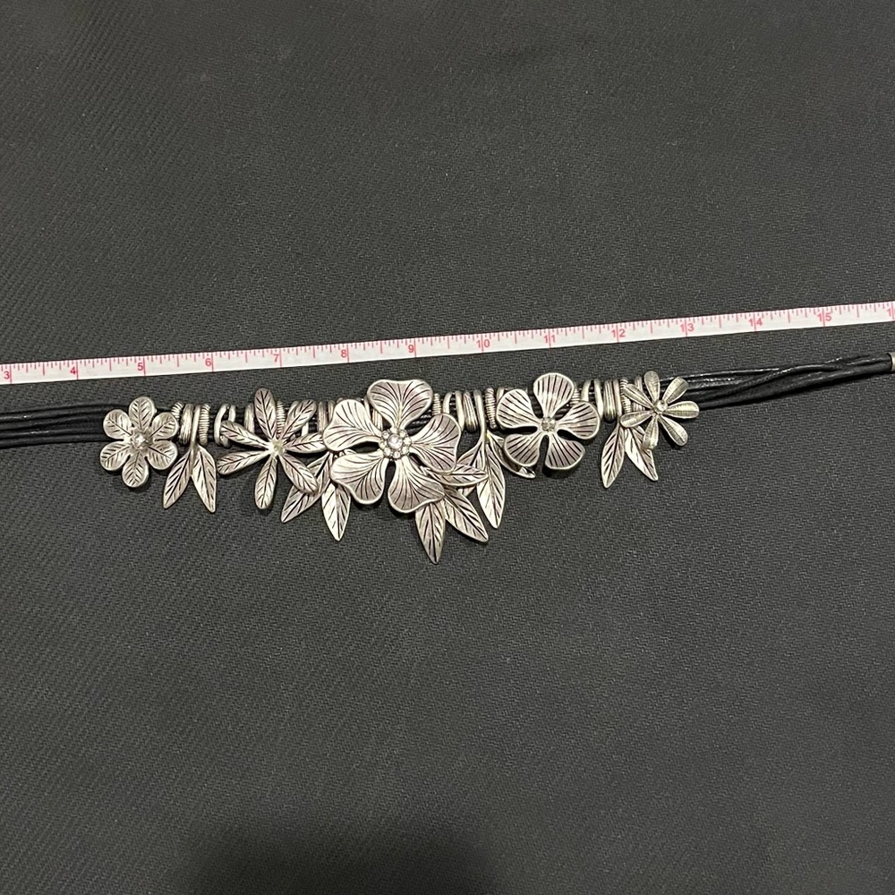 Floral Silver Necklace - Picture 3 of 3
